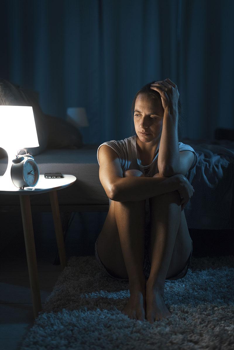 Frau kann nicht schlafen - Schlafstörungen